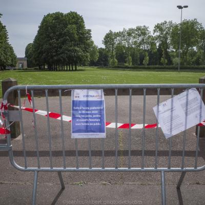 Interdit meme aux chiens bis
